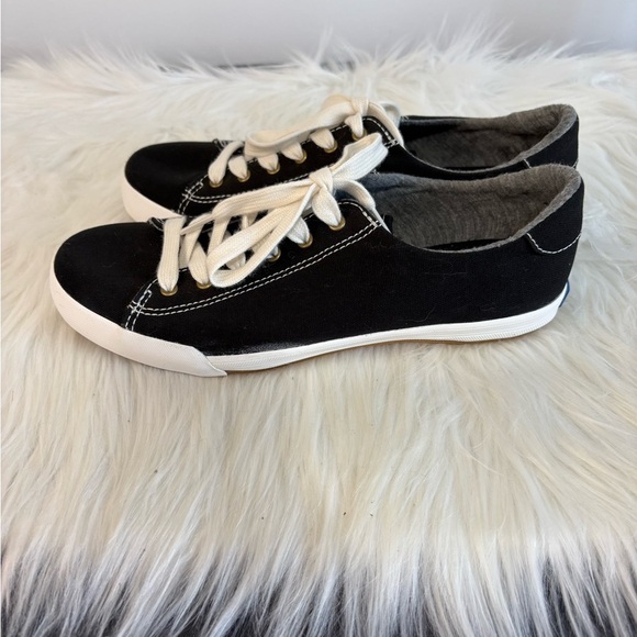 Classic Black and White Women's Sneakers - Picture 3 of 9